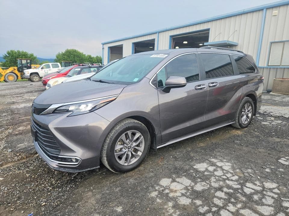 2024 TOYOTA SIENNA XLE - 1