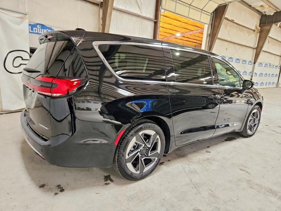 2027 CHRYSLER PACIFICA LIMITED 3