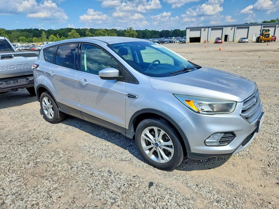 2017 FORD ESCAPE SE 4
