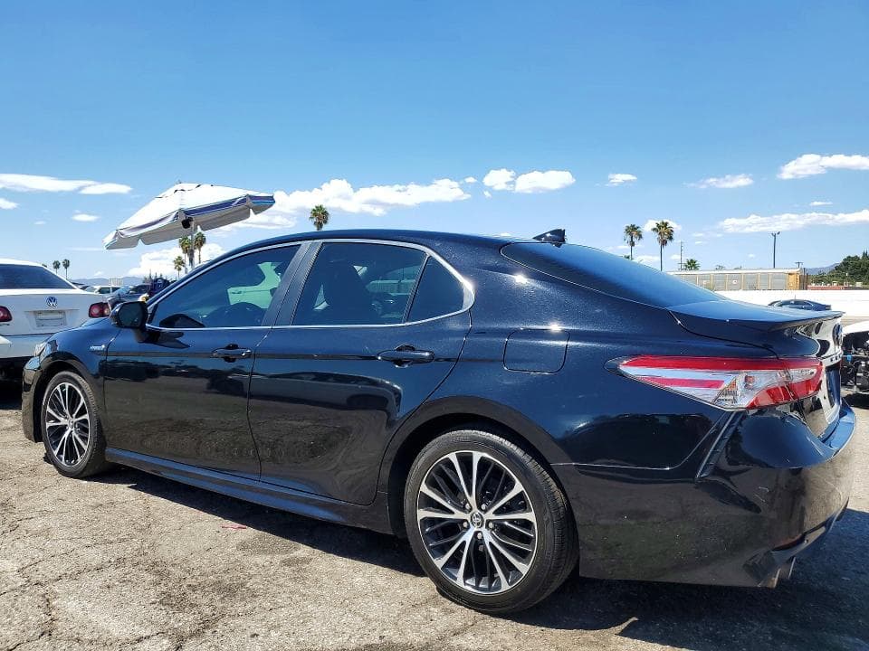 2020 TOYOTA CAMRY SE 2
