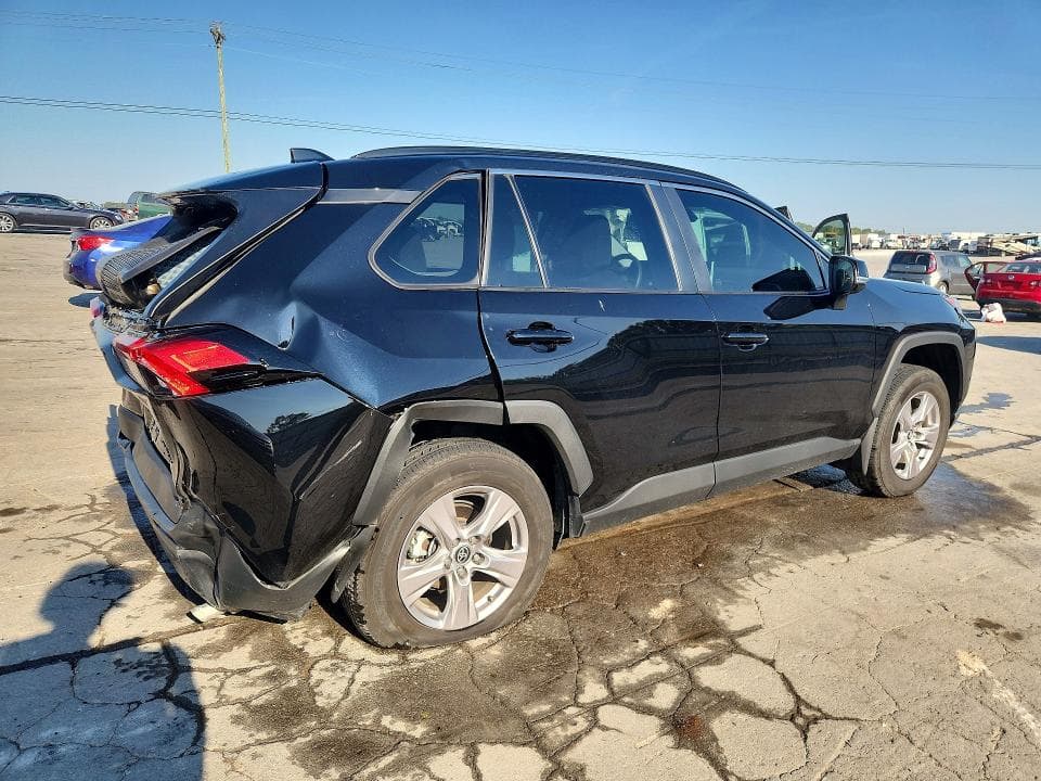 2025 TOYOTA RAV4 XLE 3