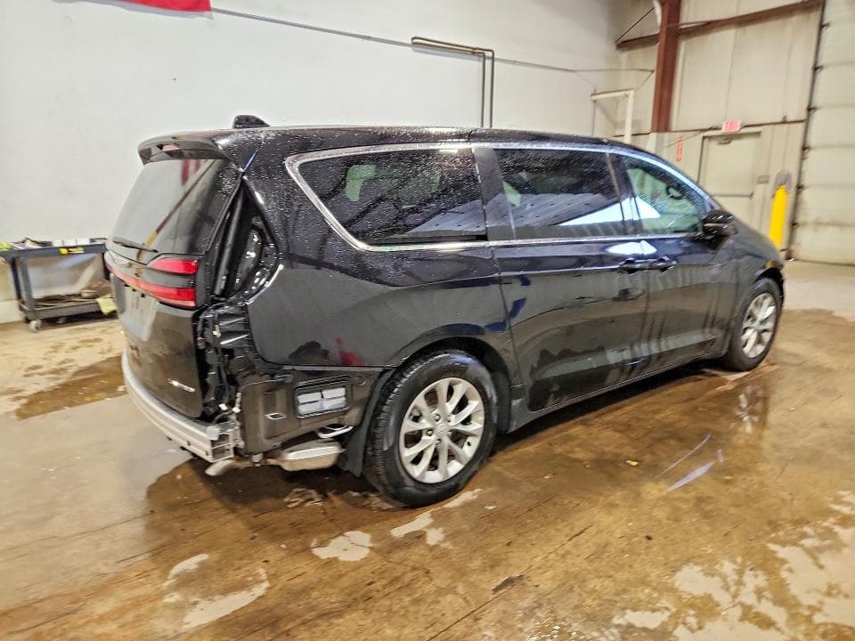 2026 CHRYSLER PACIFICA LIMITED 3