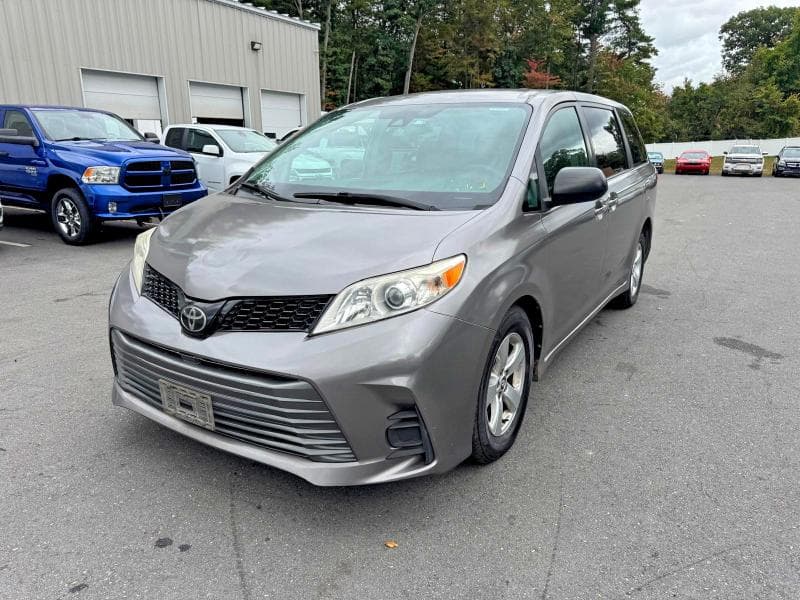 2018 TOYOTA SIENNA L