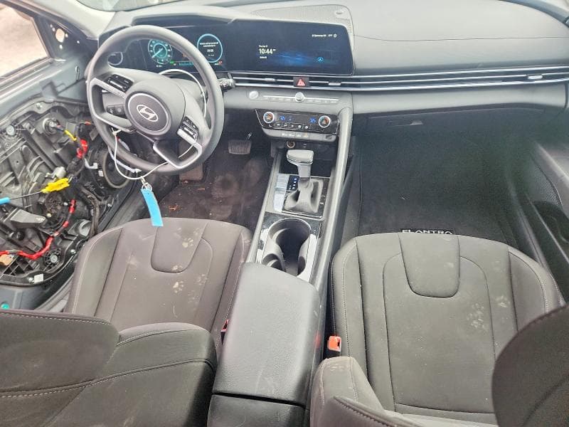 2024 HYUNDAI ELANTRA BLUE 8