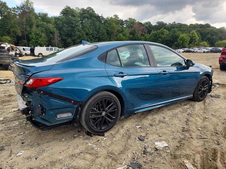 2025 TOYOTA CAMRY SE 3