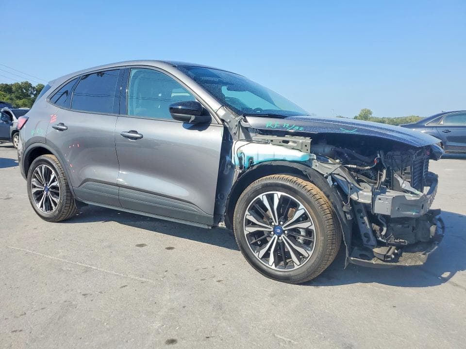 2021 FORD ESCAPE SE 4