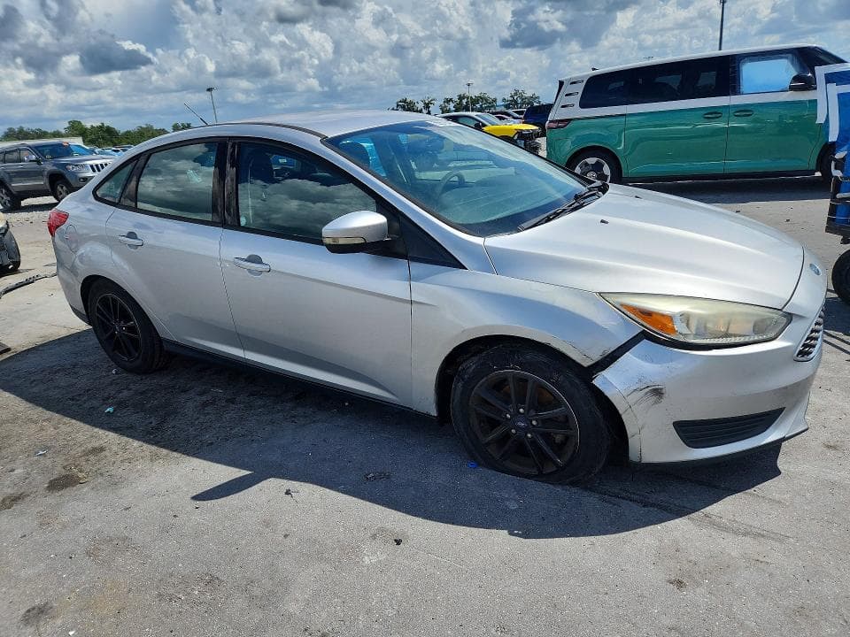 2017 FORD FOCUS SE 4