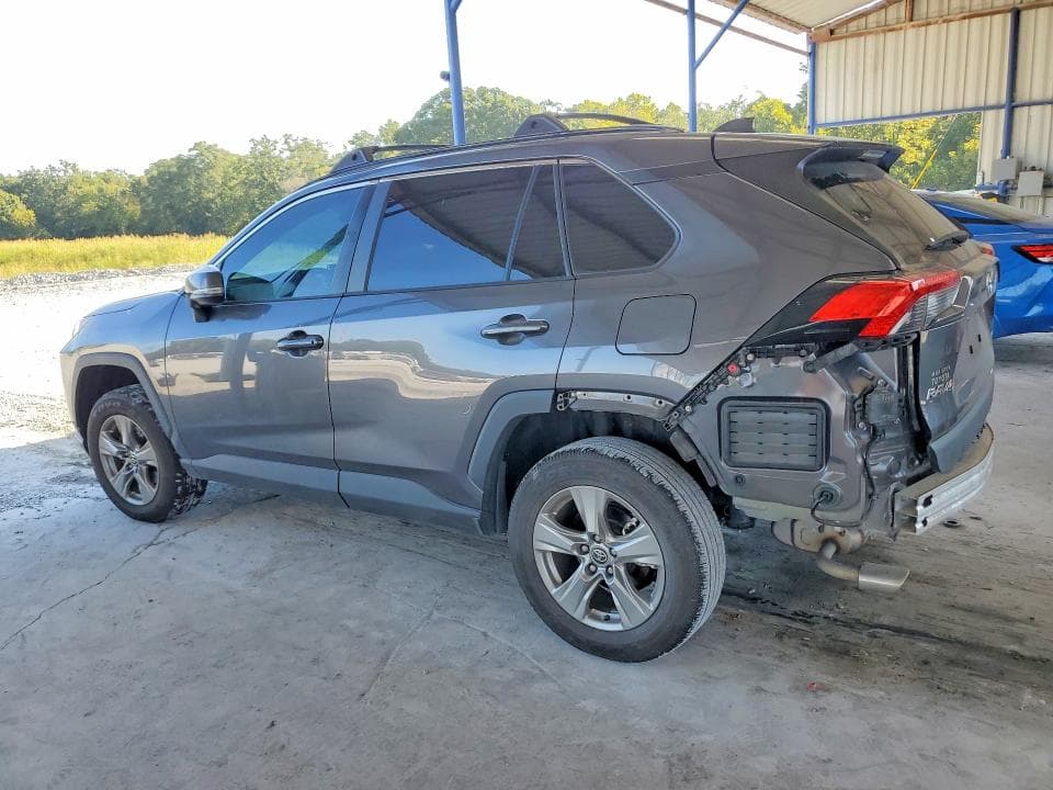 2023 TOYOTA RAV4 XLE 2