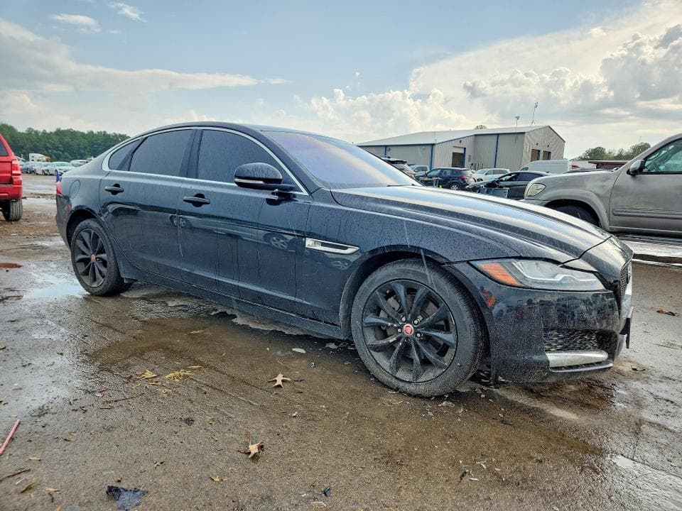 2017 JAGUAR XF PREMIUM 4