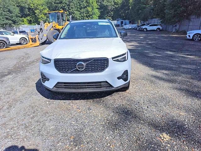 2026 VOLVO XC40 PLUS 5