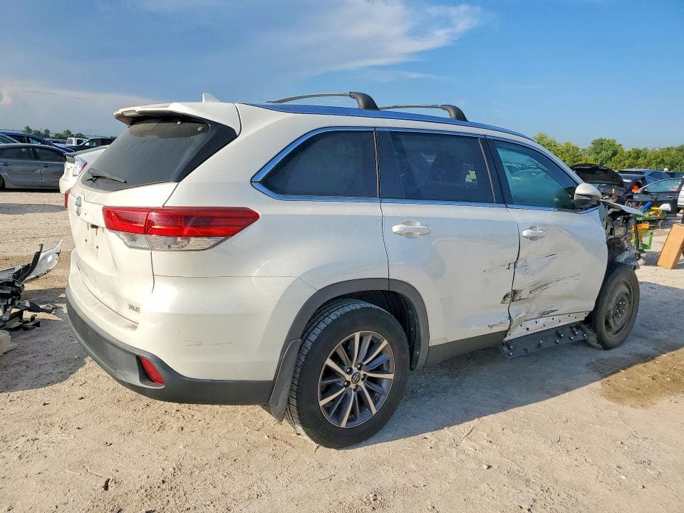 2019 TOYOTA HIGHLANDER XLE 3