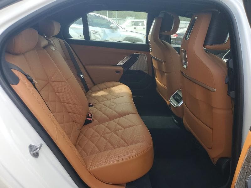 2025 BMW 740 XI 10