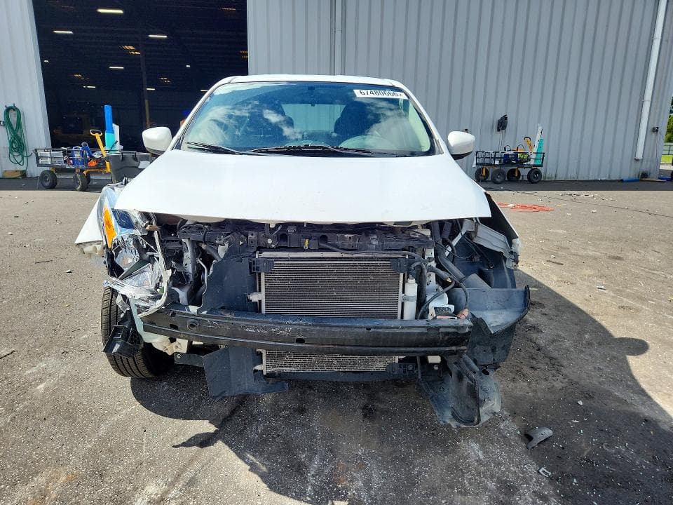 2017 NISSAN VERSA 1.6 SV 5