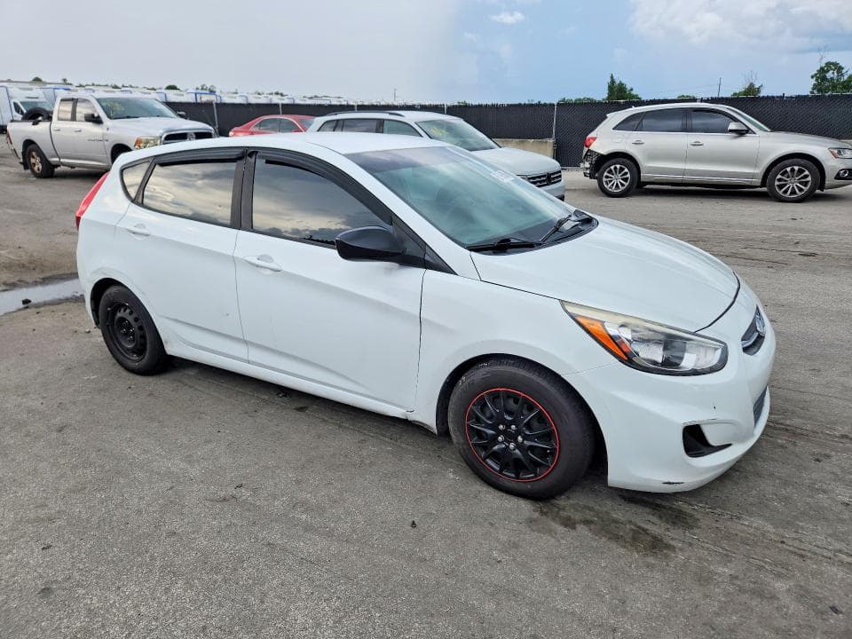 2017 HYUNDAI ACCENT SE 4