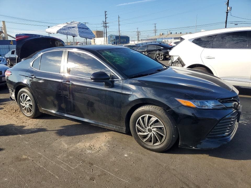 2018 TOYOTA CAMRY LE 4