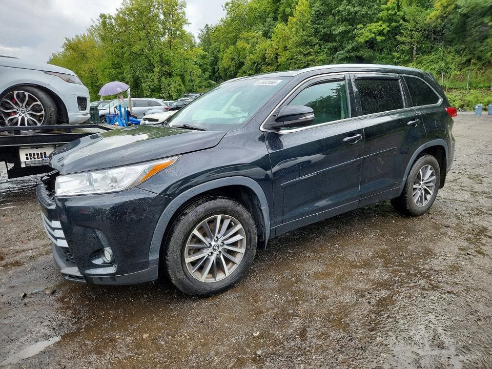 2018 TOYOTA HIGHLANDER SE - 1