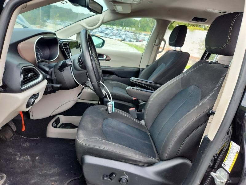 2022 CHRYSLER VOYAGER LX 7