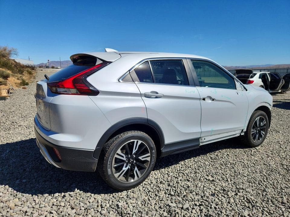 2024 MITSUBISHI ECLIPSE CROSS SE 3