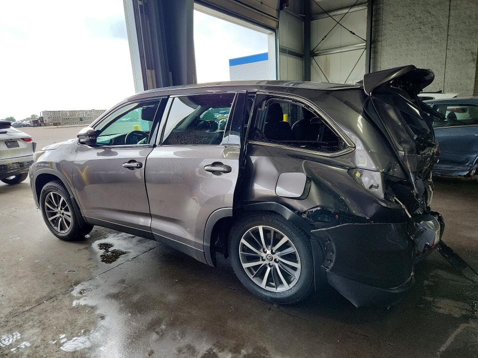 2019 TOYOTA HIGHLANDER XLE 2