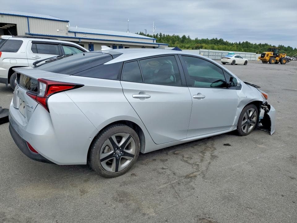 2019 TOYOTA PRIUS XLE 3