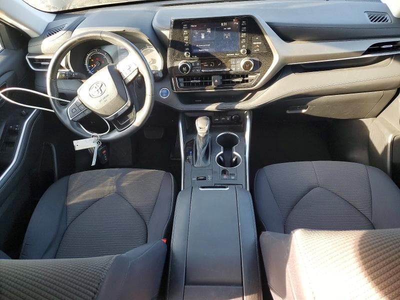 2021 TOYOTA HIGHLANDER HYBRID LE 8