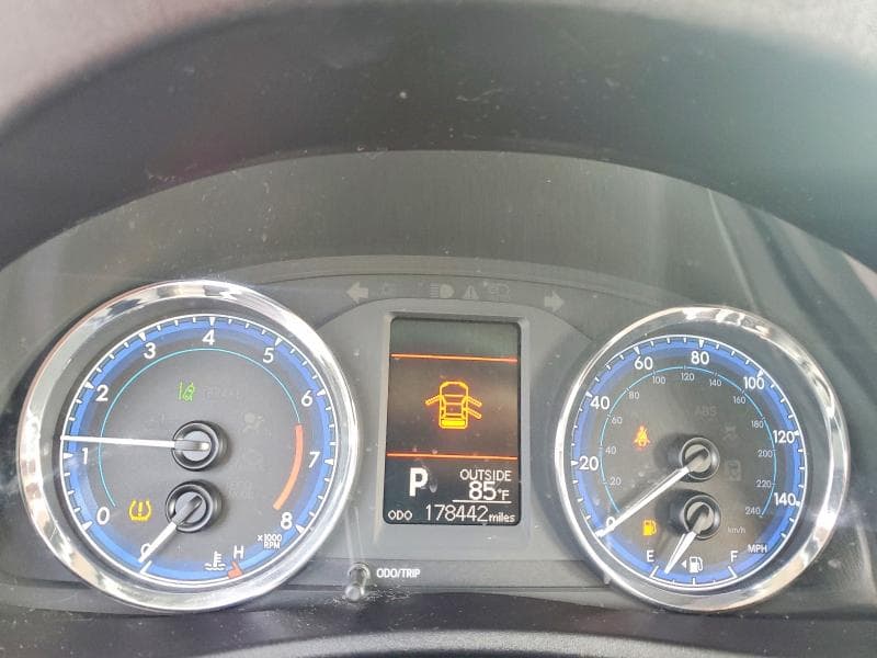 2018 TOYOTA COROLLA LE 9