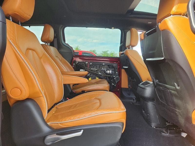 2023 CHRYSLER PACIFICA HYBRID PINNACLE 11