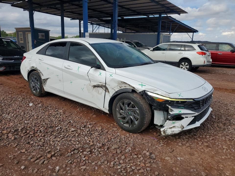 2024 HYUNDAI ELANTRA SEL 4
