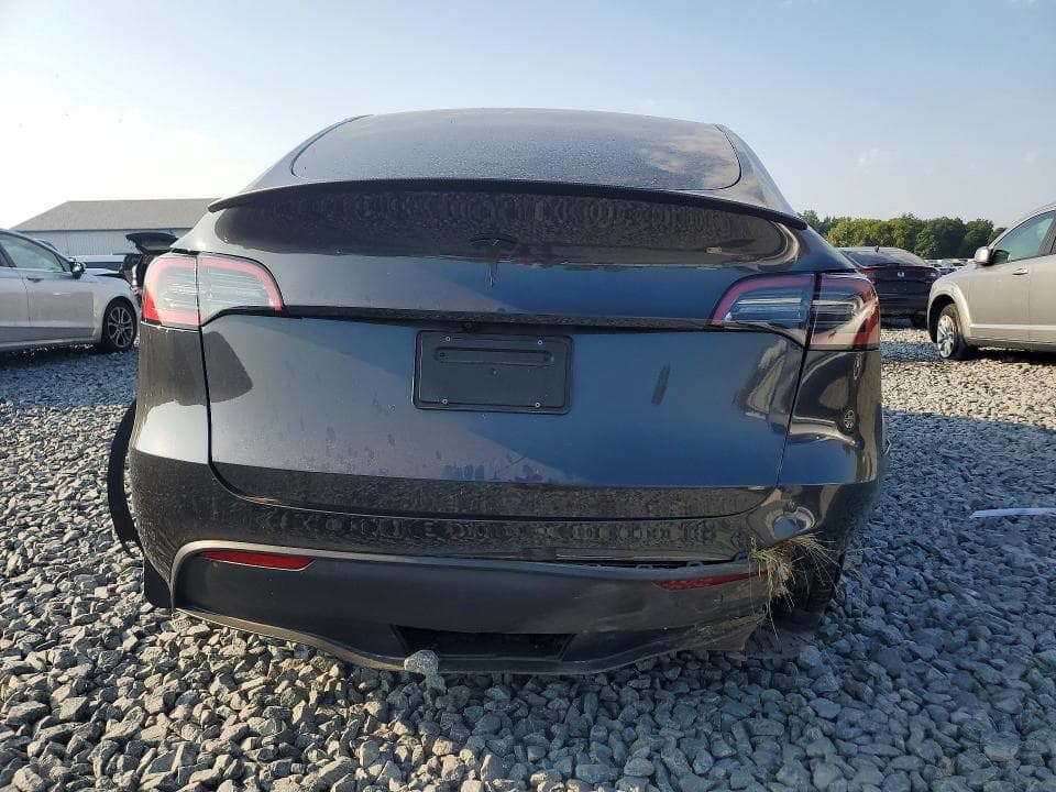 2025 TESLA MODEL Y 6