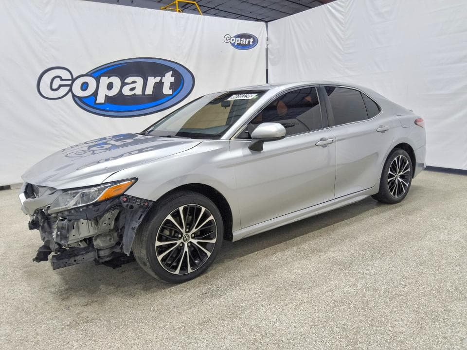 2018 TOYOTA CAMRY SE - 1