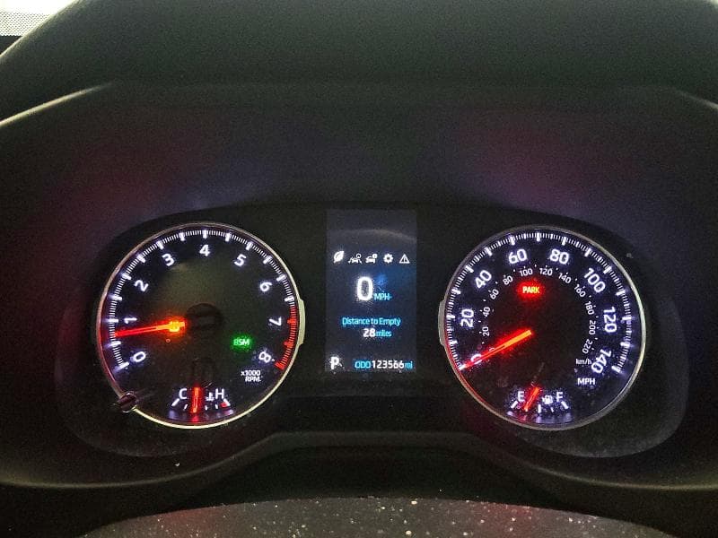 2021 TOYOTA RAV4 XLE 9