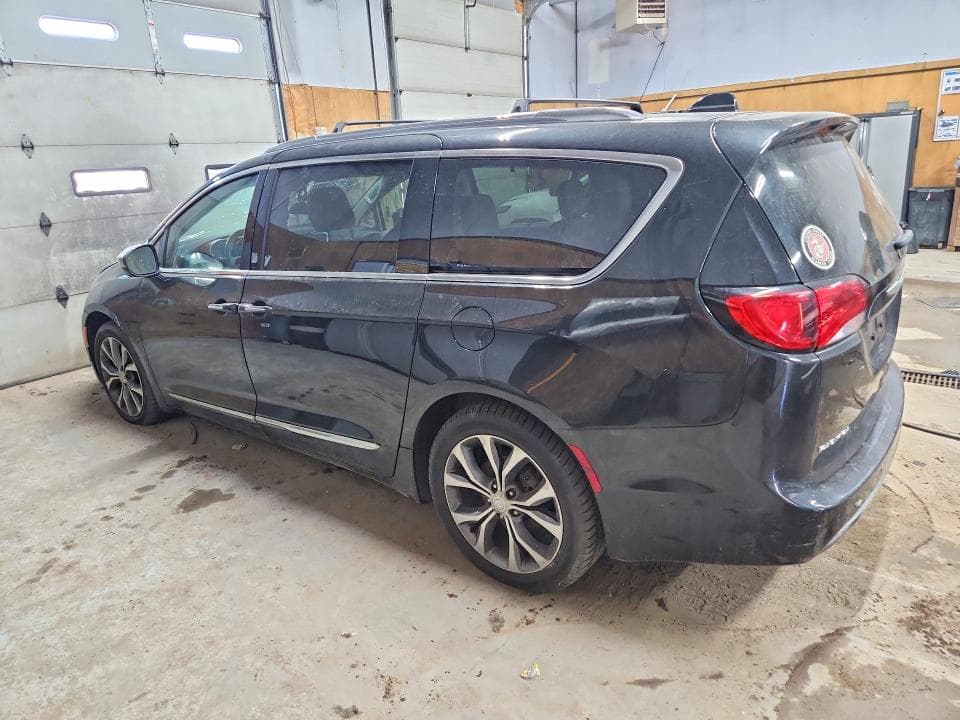 2017 CHRYSLER PACIFICA LIMITED 2
