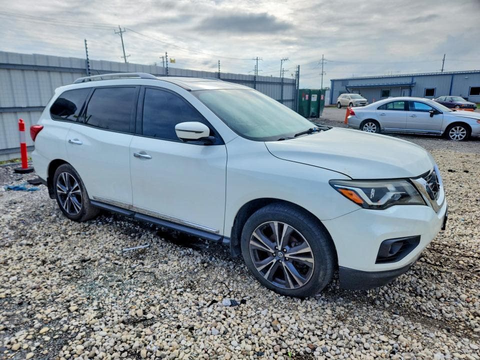 2017 NISSAN PATHFINDER PLATINUM 4