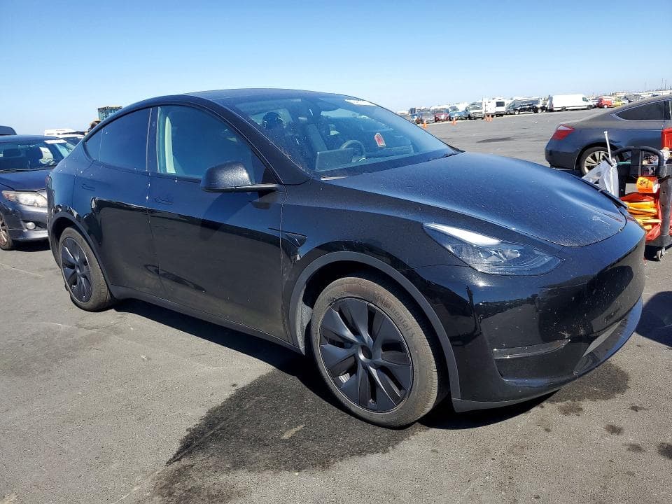 2024 TESLA MODEL Y 4
