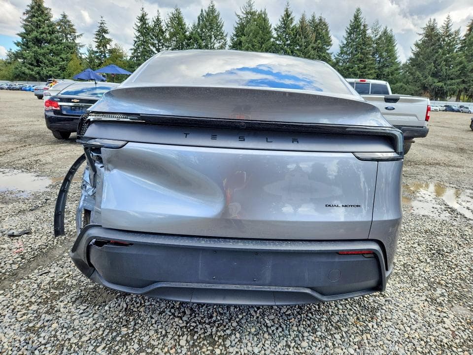 2026 TESLA MODEL Y 6