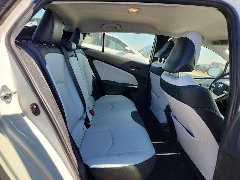 2017 TOYOTA PRIUS THREE TOURING 10