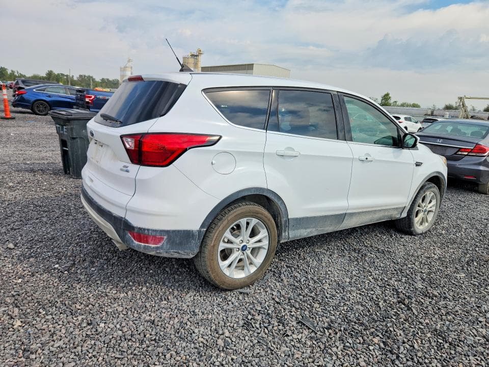 2019 FORD ESCAPE SE 3