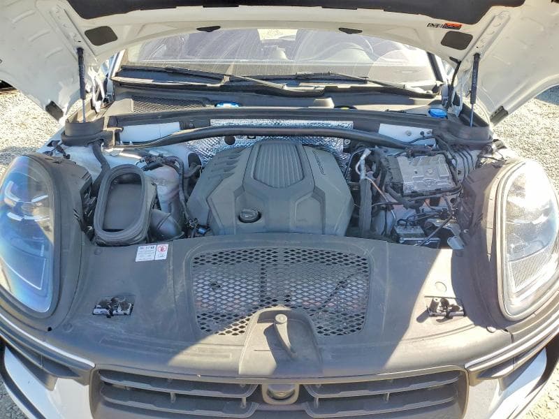 2024 PORSCHE MACAN BASE 12