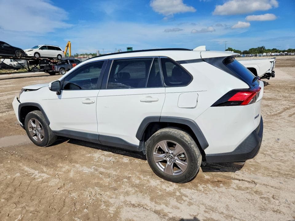 2023 TOYOTA RAV4 XLE 2