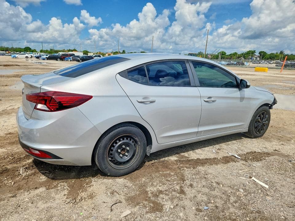 2019 HYUNDAI ELANTRA SE 3