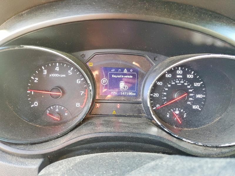 2017 KIA SEDONA LX 9