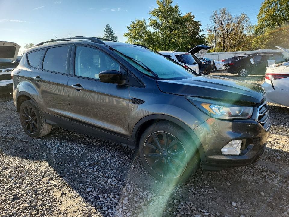 2017 FORD ESCAPE SE 4