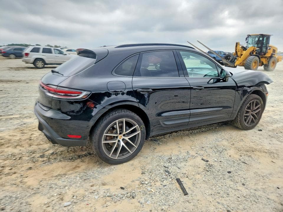 2023 PORSCHE MACAN BASE 3