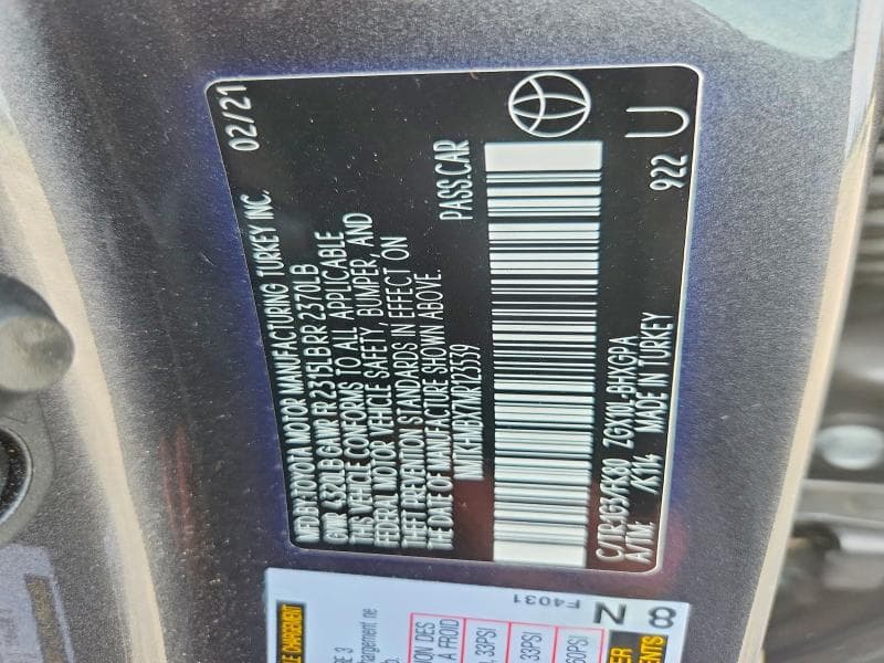 2021 TOYOTA C-HR XLE 12