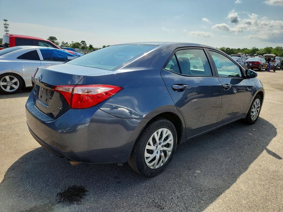 2017 TOYOTA COROLLA LE 3