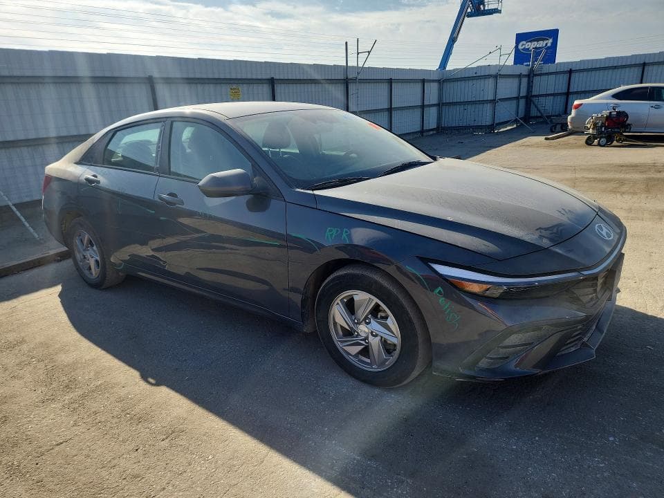 2025 HYUNDAI ELANTRA SE 4