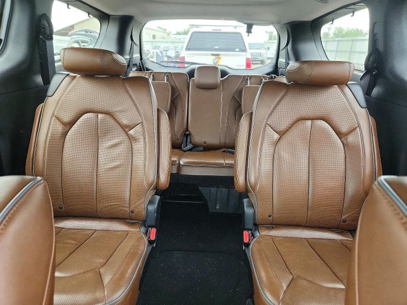 2017 CHRYSLER PACIFICA LIMITED 10