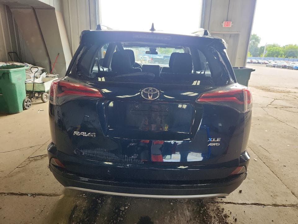 2018 TOYOTA RAV4 XLE 6
