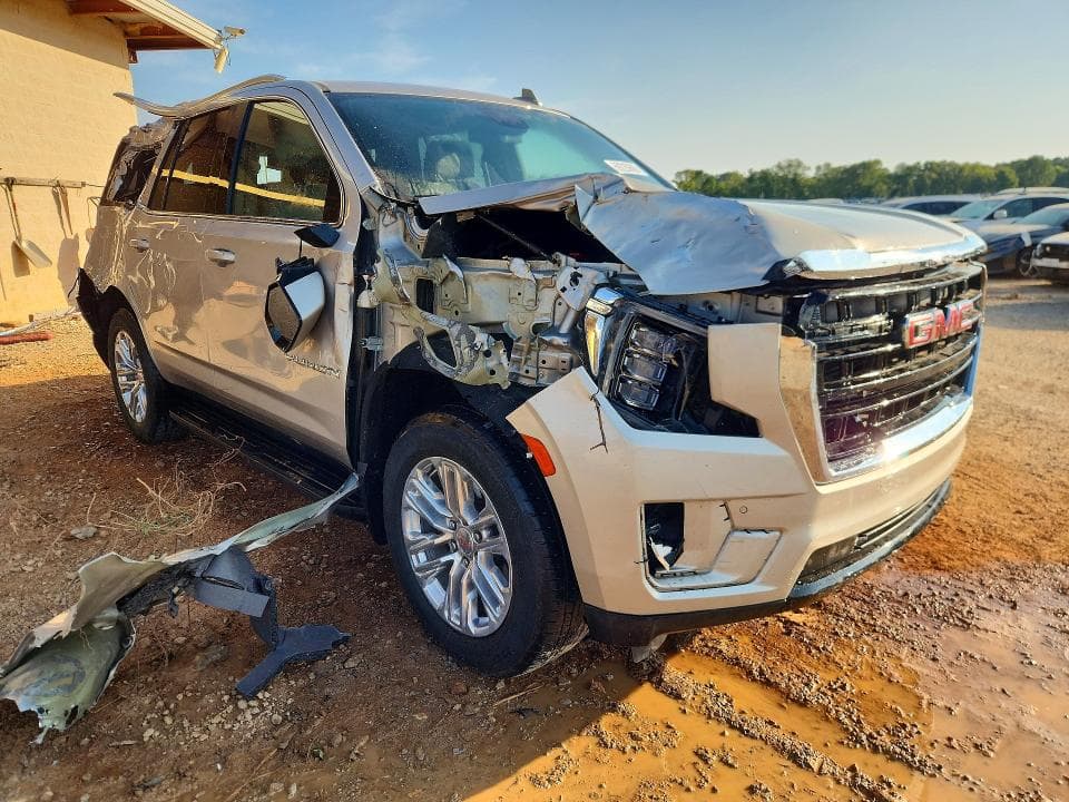 2023 GMC YUKON SLE 4