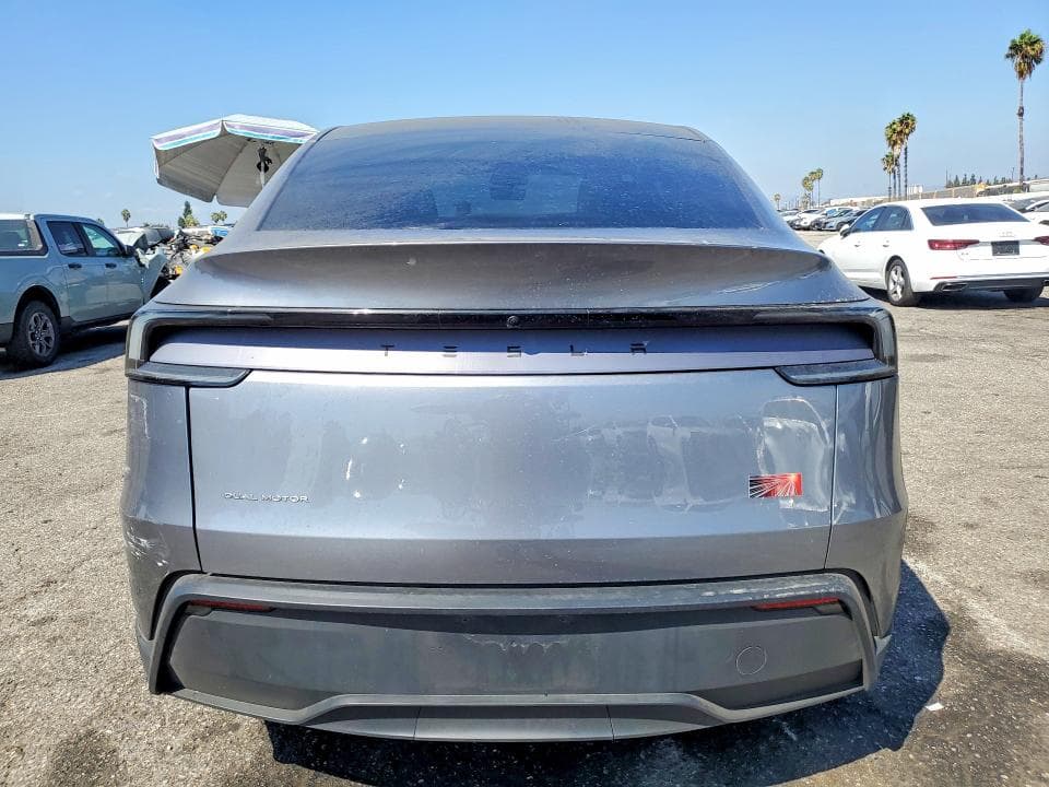 2026 TESLA MODEL Y 6